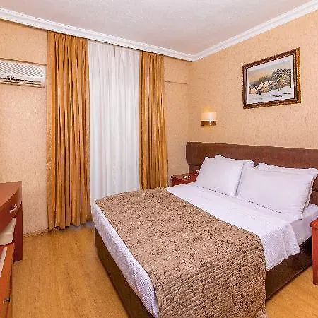 Julian Club Hotel 4*